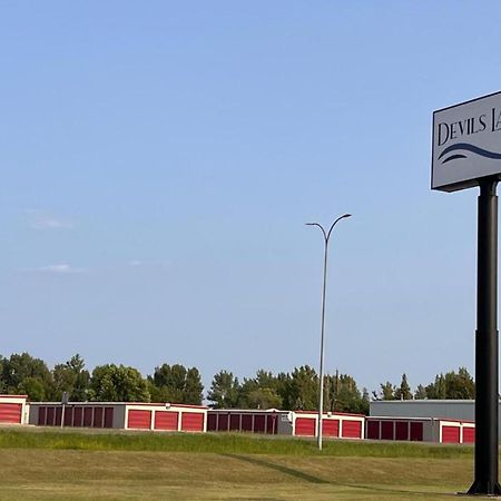 Devils Lake Inn By Oyo Near Devils Lake Regional Airport Bagian luar foto
