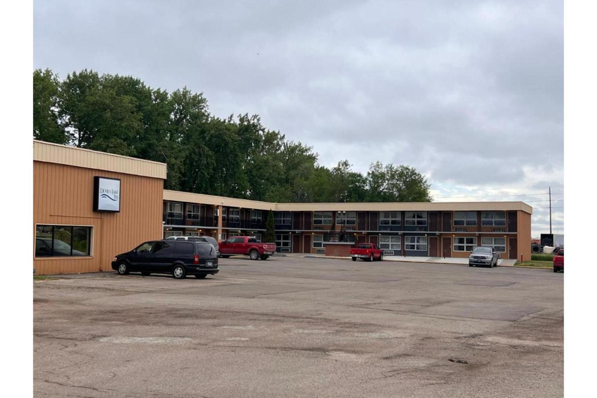 Devils Lake Inn By Oyo Near Devils Lake Regional Airport Bagian luar foto
