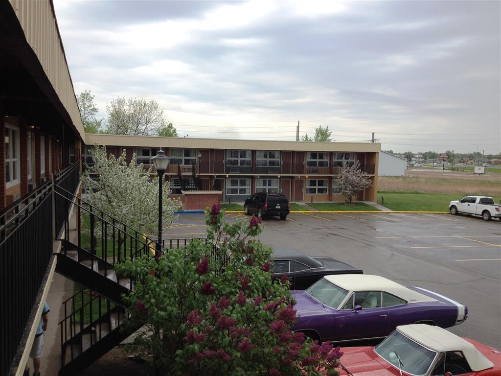 Devils Lake Inn By Oyo Near Devils Lake Regional Airport Bagian luar foto