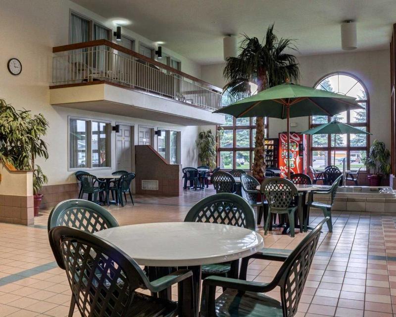 Devils Lake Inn By Oyo Near Devils Lake Regional Airport Bagian luar foto