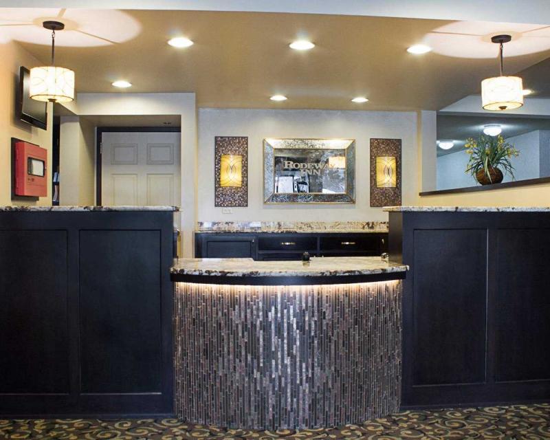 Devils Lake Inn By Oyo Near Devils Lake Regional Airport Bagian luar foto