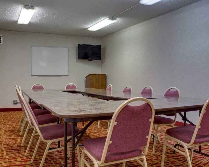 Devils Lake Inn By Oyo Near Devils Lake Regional Airport Bagian luar foto