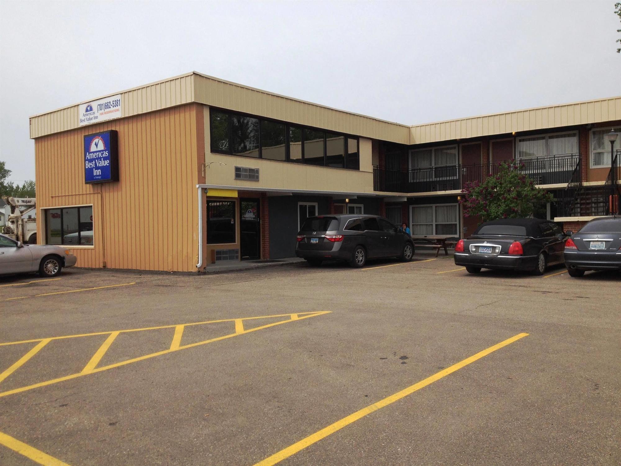Devils Lake Inn By Oyo Near Devils Lake Regional Airport Bagian luar foto