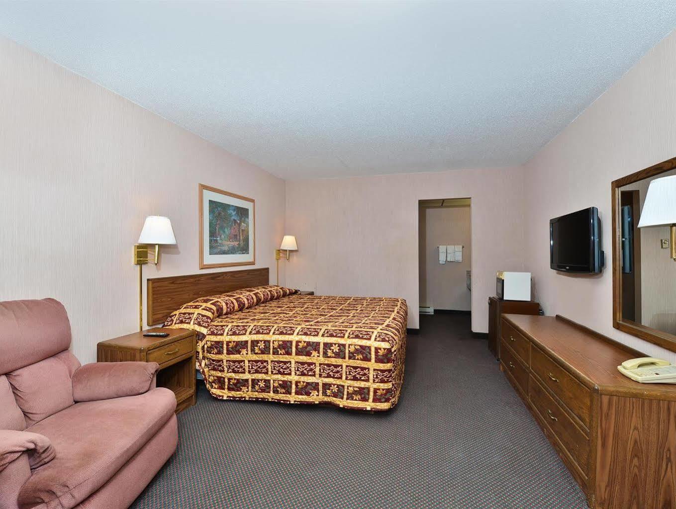 Devils Lake Inn By Oyo Near Devils Lake Regional Airport Bagian luar foto