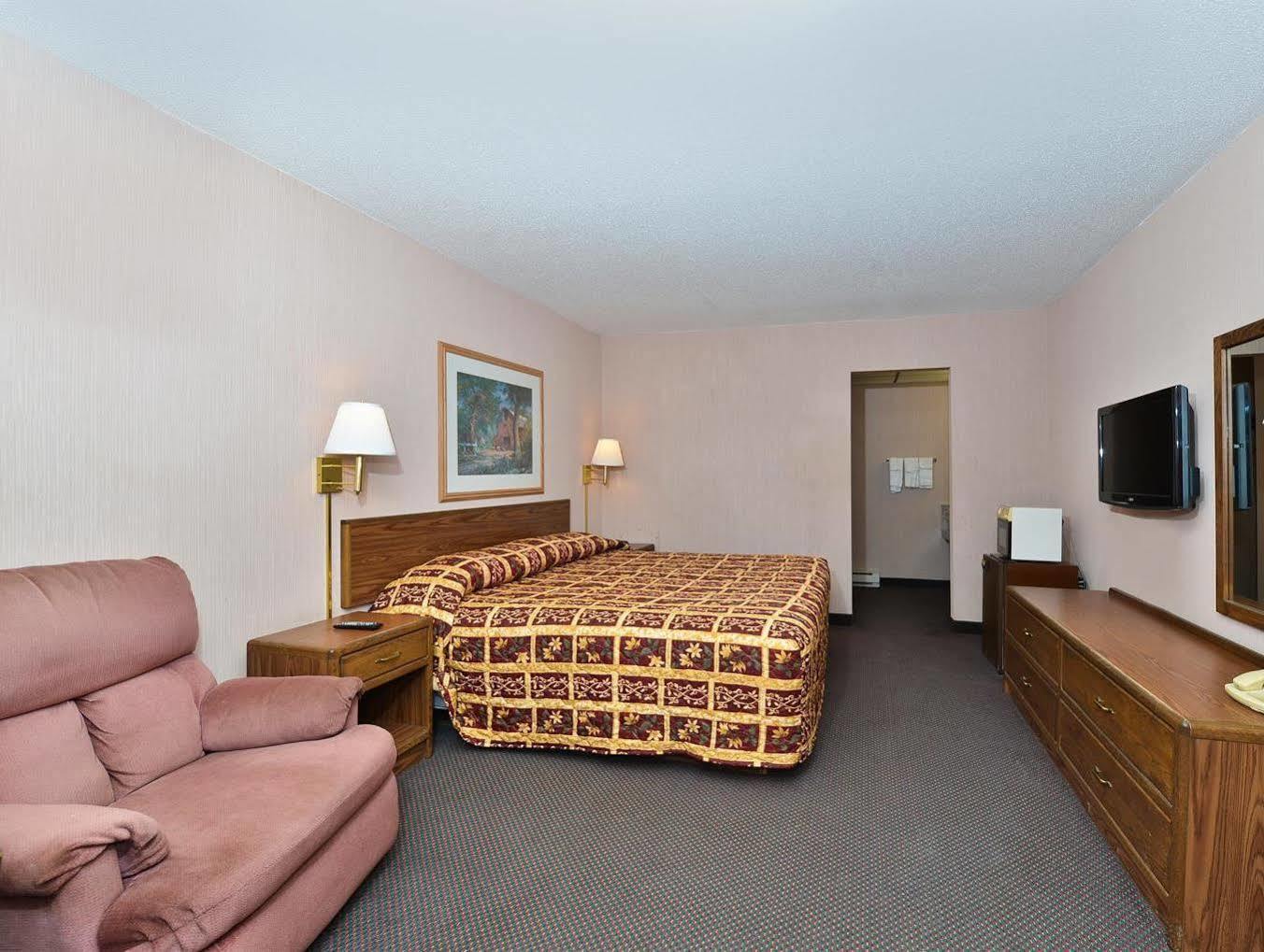 Devils Lake Inn By Oyo Near Devils Lake Regional Airport Bagian luar foto