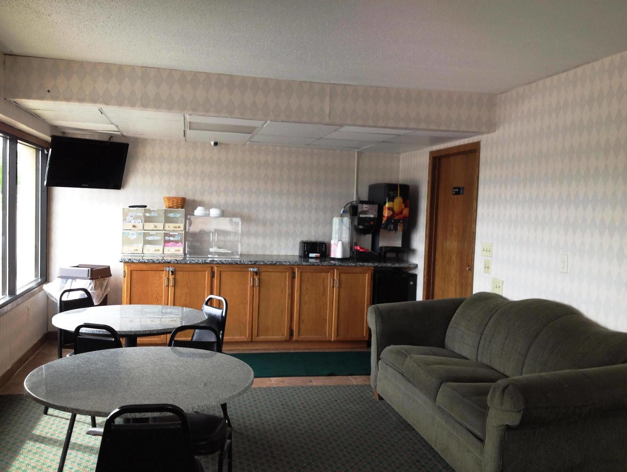 Devils Lake Inn By Oyo Near Devils Lake Regional Airport Bagian luar foto
